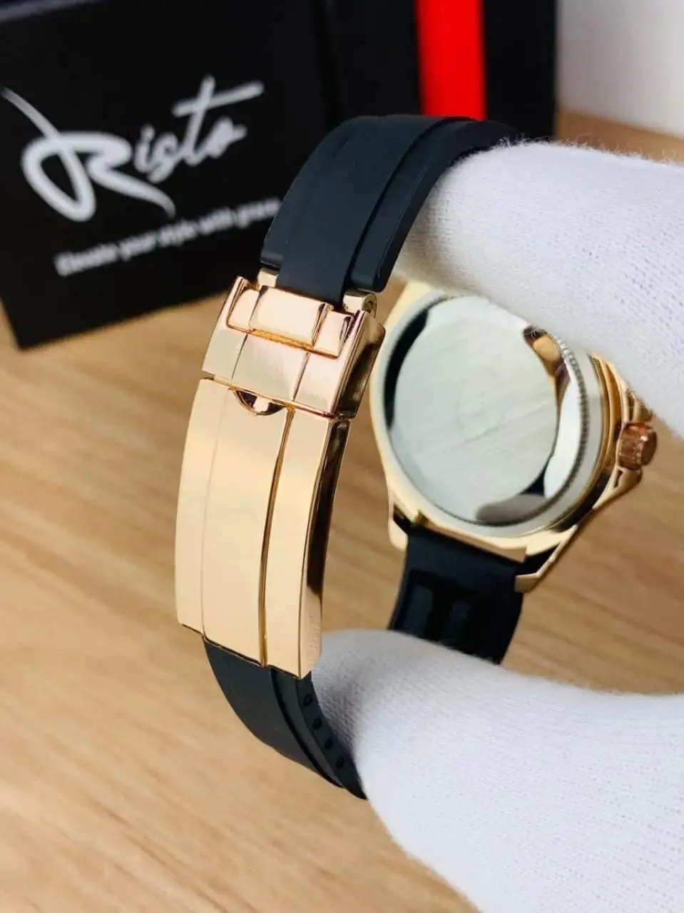 Luxury Black & Gold Men’s Watch – Silicone Strap